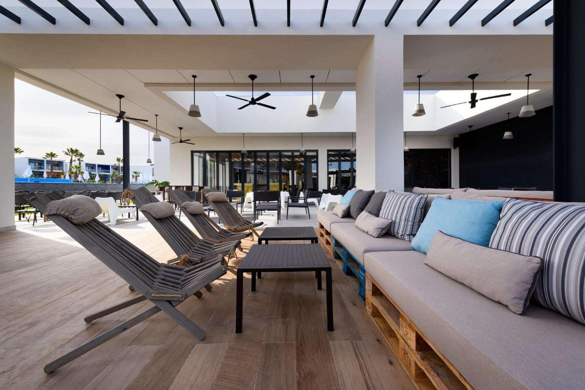 מלון Tivoli Alvor Algarve מראה חיצוני תמונה Rooftop lounge at the hotel